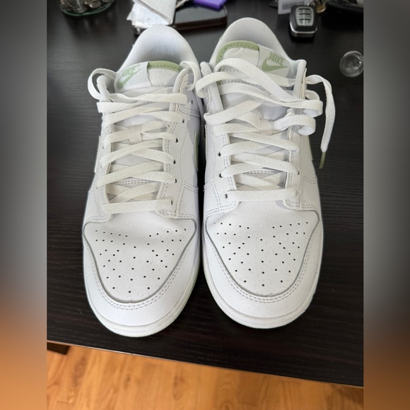 Size 10 Honeydew Nikes , like new, never worn. - Picture 4 of 4